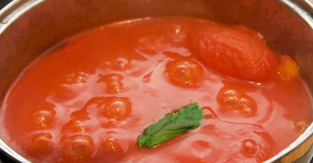 Jak gotować sok pomidorowy bez sokowirówki /  Lifehacks