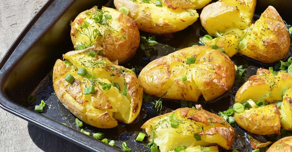 М'ята картопля в духовці - шедевр португальської кухні! Спробує не зжерти все сама ... /  гарніри