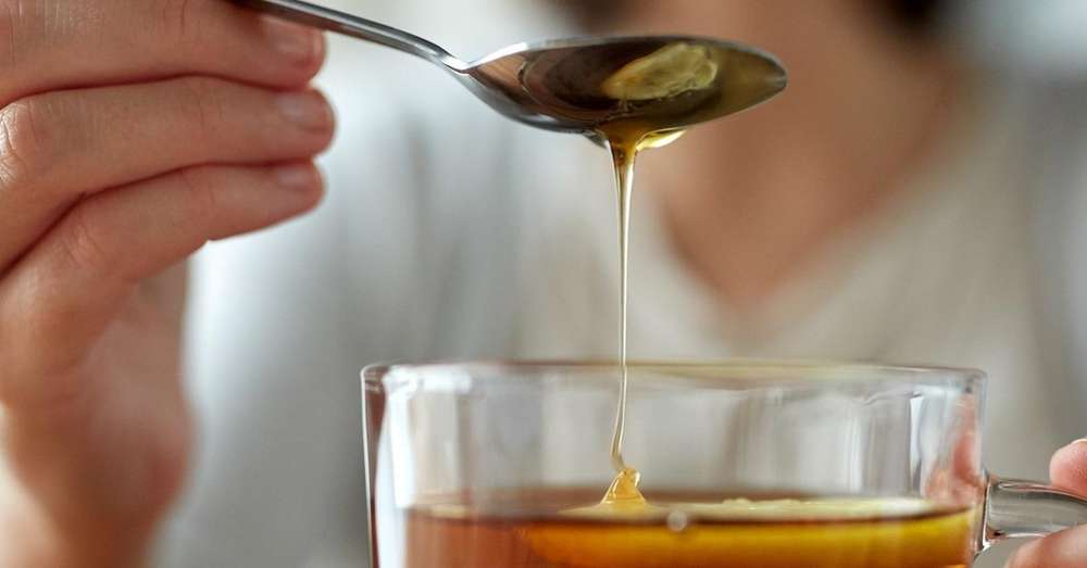 Výhody vody s medom na prázdny žalúdok pre telo /  choroba