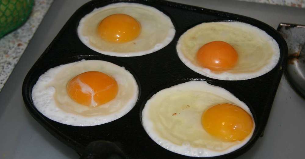 Co się stanie, jeśli smażymy jajka na maśle? /  Pomysły