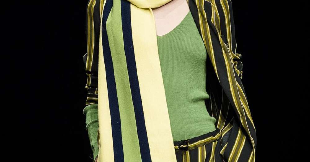 Izjemno umazano zeleno 10 primerov, kako ustvariti elegantne slike s to modno barvo. /  Ženske