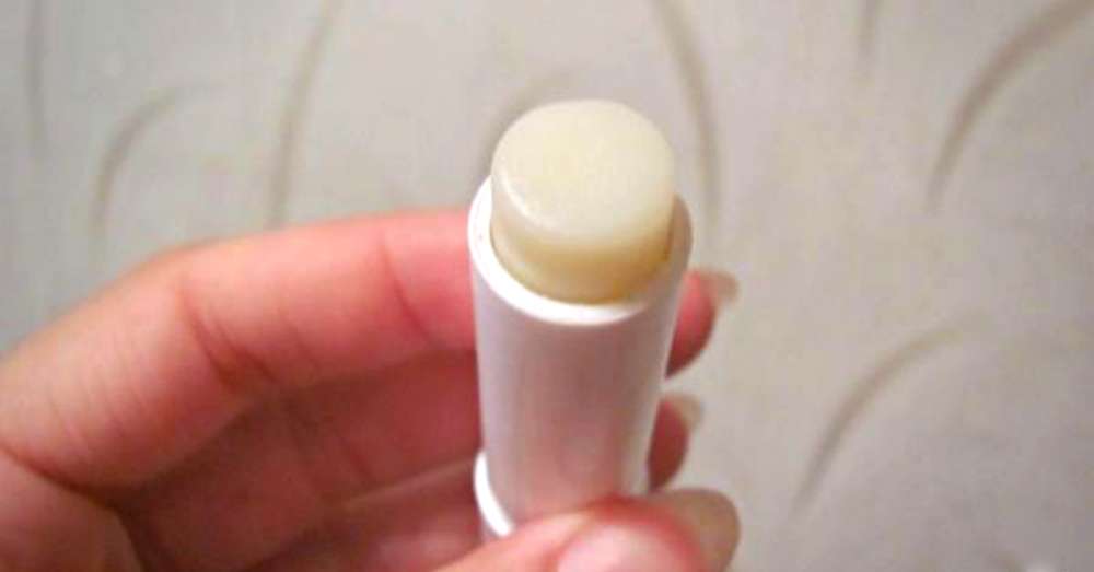 11 nepričakovanih načinov uporabe higienskega šminke bo pomagalo v vseh kritičnih situacijah. /  Ustnice