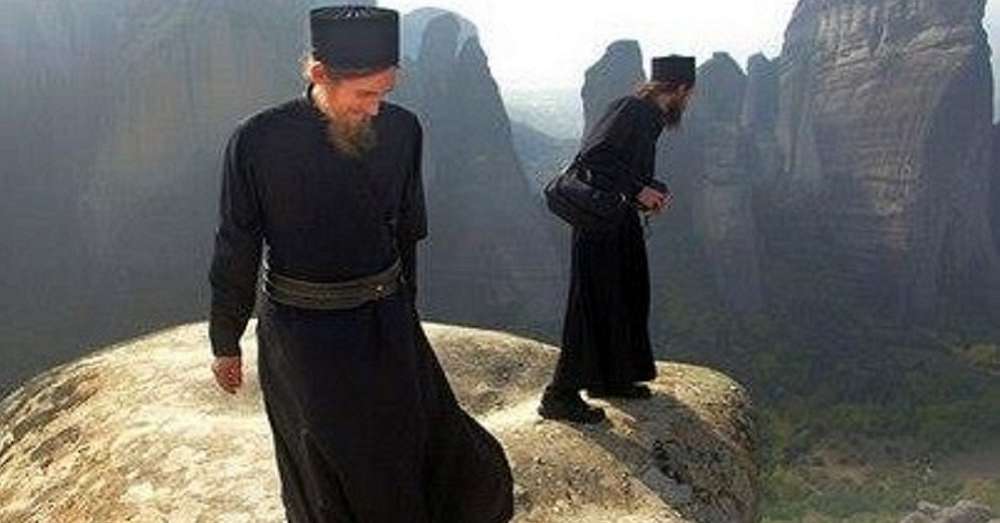 Athos - miejsce, w którym ludzie nie chorują na raka! Sekrety długowiecznych mnichów ... /  Moc