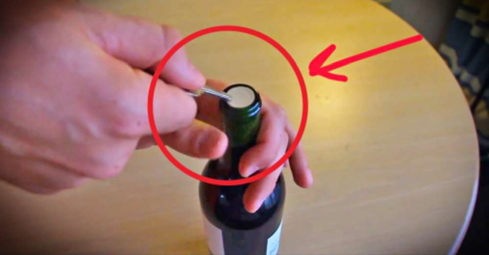 Як відкрити пляшку вина без допомоги штопора трюк, який врятував не одне застілля! /  відеоурок
