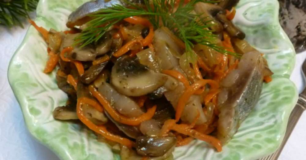 Литовський холодний салат з коханою оселедчиком, морквою і грибами! /  гриби