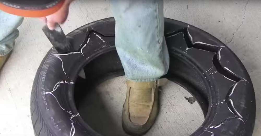 Moški je odrezal staro pnevmatiko in ga obrnil navzven. Rezultat je prijeten za oko! /  Avtomobili