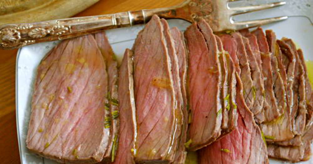 Mięso, brazylijski upieczony karnawał smaku na stole noworocznym! Naczynie odlatuje na naszych oczach. /  Wołowina