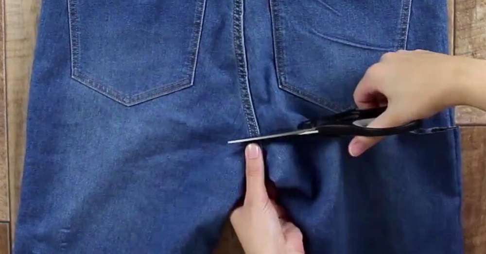 Потрібно всього лише відрізати кишеню від джинсів. Вийде річ на всі часи! /  вагітність