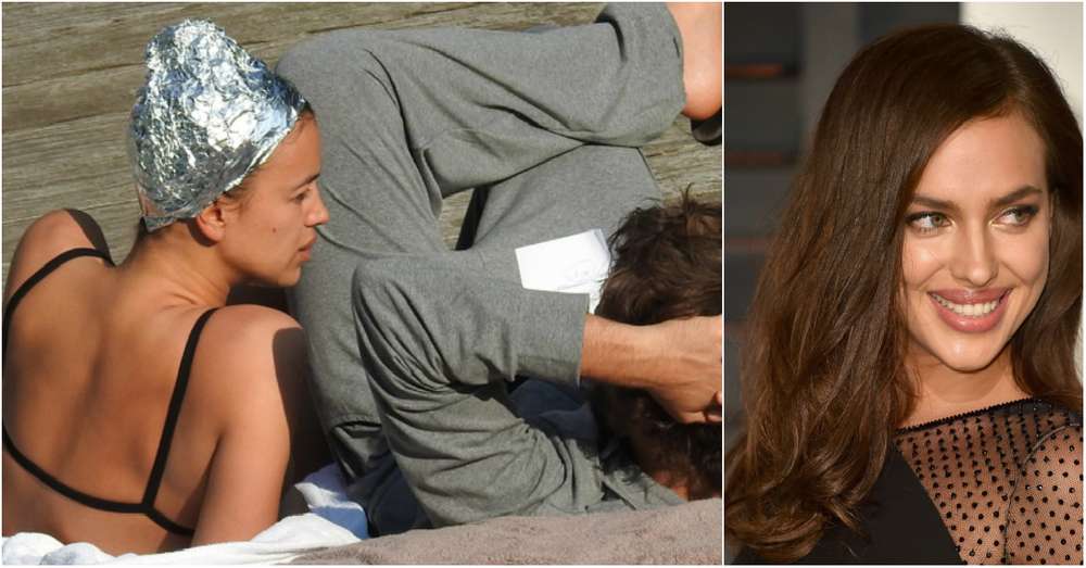 Супермодель Ірина Шейк одягає на пляжі шапочку з фольги ... Причина тому геніальна! /  волосся