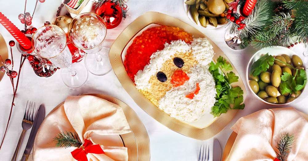 Ideja za kućanice s fantazijskom eleganskom salatom Djeda Mraza. /  dekoracija