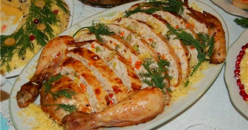 Kurczak faszerowany szynką i serem. Wspaniałe danie dla prawdziwych smakoszy! /  Ham