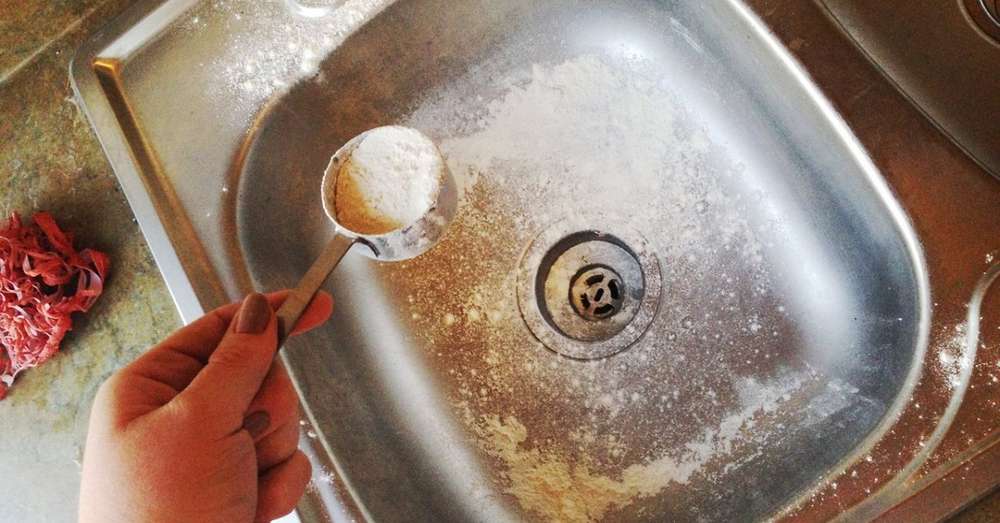 Sjajni sjaj učinkovito oslobađa sudoper od nehrđajućeg čelika. /  život