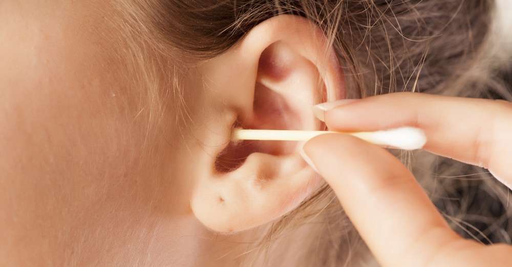 Lekarze brzmią, że alarm czyszczenie uszu wacikiem może być niebezpieczne dla zdrowia! /  Vata