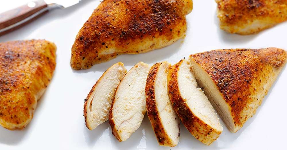5 prostych zasad, dzięki którym piersi z kurczaka zawsze stają się soczyste. /  Kurczak