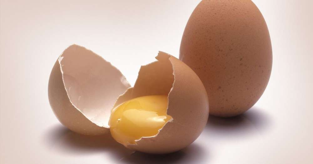 99% mieszkańców Ziemi łamie jajka źle kucharze zdecydowanie pytają ... /  Kuchnia