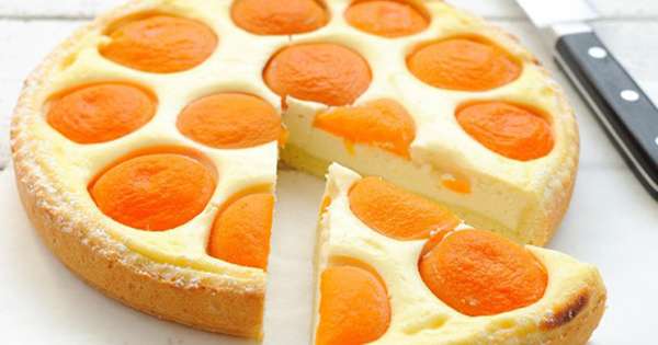 Апетитний сирний пиріг з персиками - відмінна ідея для літнього десерту. /  Десерти