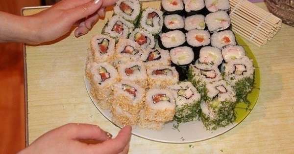 Dla wszystkich miłośników sushi klasy mistrzowskiej przy gotowaniu pysznych bułek. /  Pic