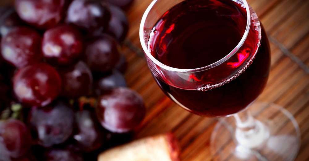 Як один келих червоного вина в день вплине на твоє психічне здоров'я. /  вино