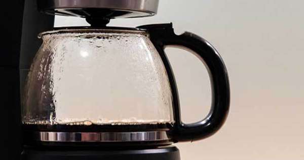 Nemáte ani podozrenie, že každý deň pili kávu baktériami a plesňami ... Ako čistiť kávovar? /  káva