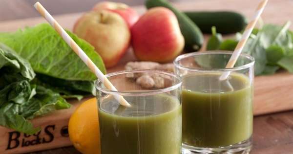 15 освіжаючих напоїв з фруктів і зелені, які варто спробувати цього літа /  зелень