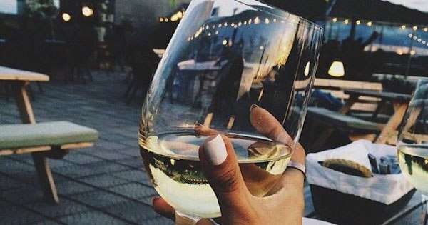 21 razlogov, zakaj bo vino vedno priljubljena pijača žensk. In s tem se popolnoma strinjam! /  Vino