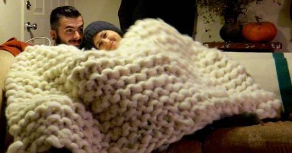 Ta dziewczyna zrobiła najbardziej niesamowity koc, jaki kiedykolwiek widziałeś! /  Knitting