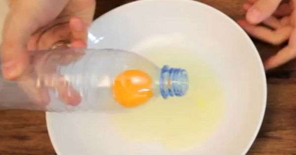 Briljantan način odvajanja bijelog od žumanjaka. Pogledajte kako je lako! /  boce