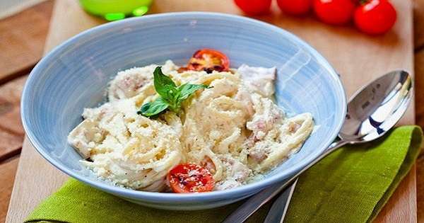 Italija u vašoj kuhinji ovaj recept Carbonara tjestenine će vam dati nevjerojatno ukusna jela! /  slanina