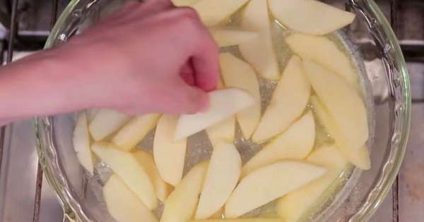 Naprawdę najlepsza rzecz, jaką można zrobić z jabłek w ciągu 20 minut. /  Pieczenie