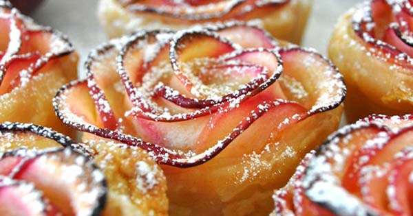 Ось що виходить, коли кулінарія перетворюється в мистецтво. Рецепт приголомшливих троянд з яблук. /  випічка