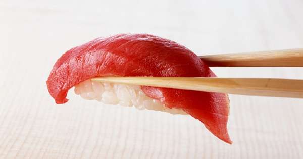 Japońska przysmak czy bomba zegarowa? Cała prawda o sushi. /  Moc